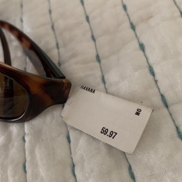 Ray-Ban women’s sunglasses tortoise shell frames - Picture 6 of 9